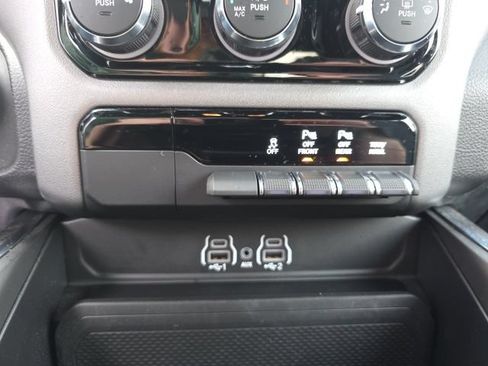 Used 2025 RAM 1500 Big Horn AWD/4WD image 23