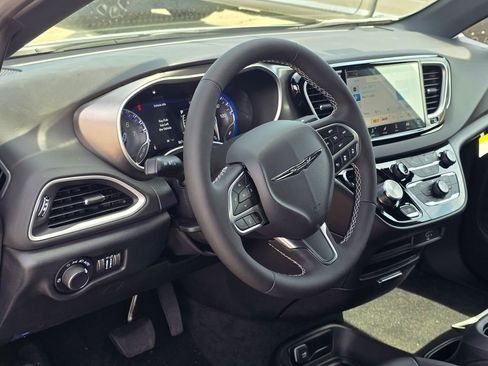 New 2026 Chrysler Voyager LX image 7