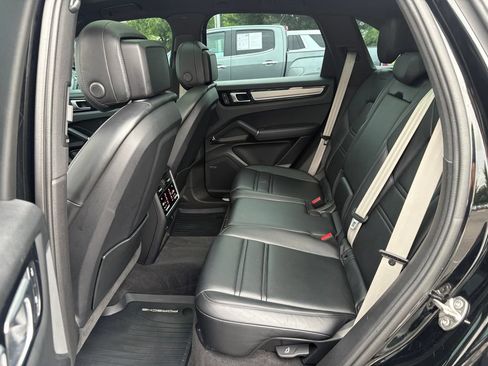 Used 2023 Porsche Cayenne Platinum Edition AWD/4WD image 34
