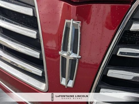 Used 2018 Lincoln MKT AWD image 9