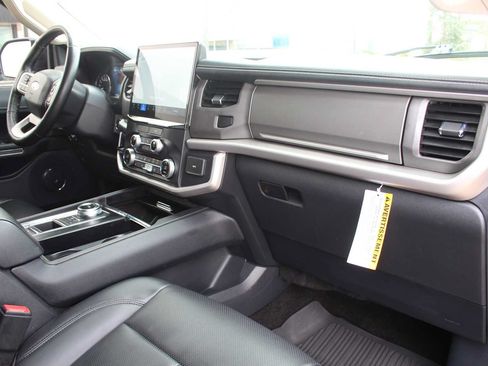 Used 2022 Ford Expedition XLT RWD image 18