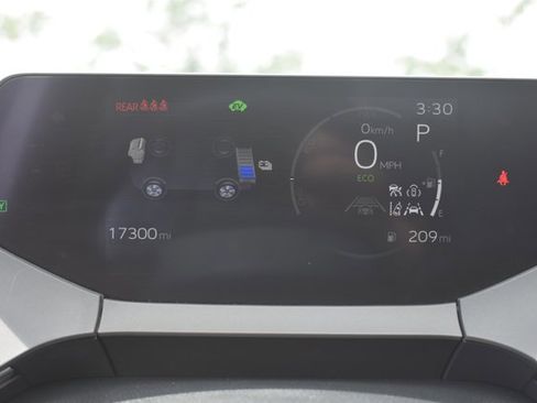 Used 2025 Toyota Prius XLE FWD image 22