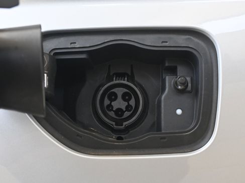 Used 2023 Jeep Grand Cherokee 4WD 4xe image 38