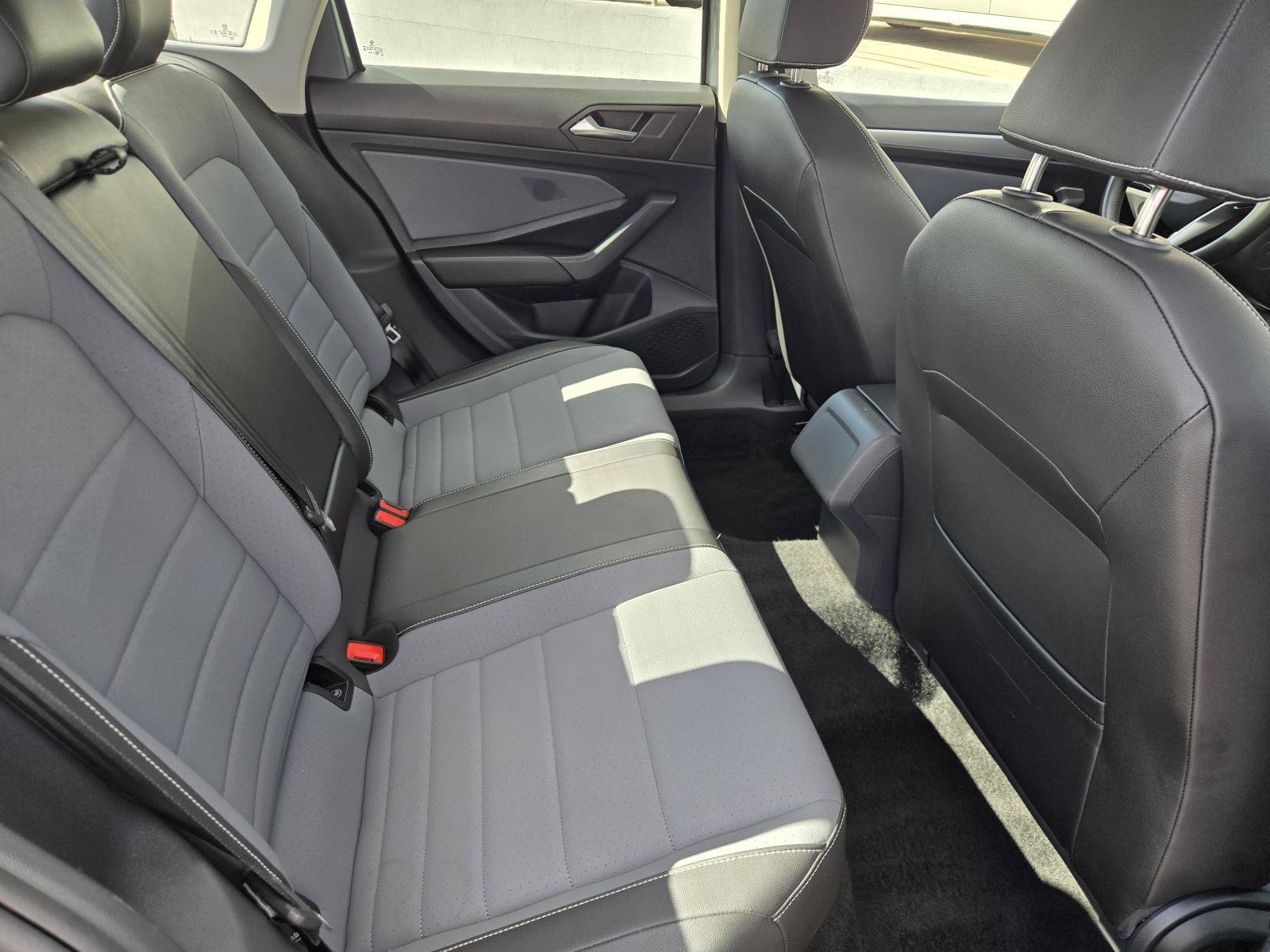 Used 2025 Volkswagen Jetta SE FWD image 27