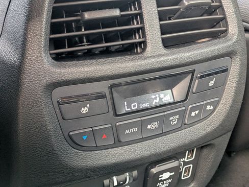 Used 2022 Honda Pilot Touring image 17