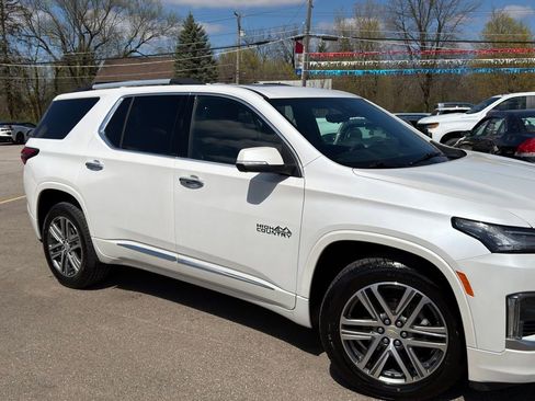 Used 2023 Chevrolet Traverse High Country FWD image 9