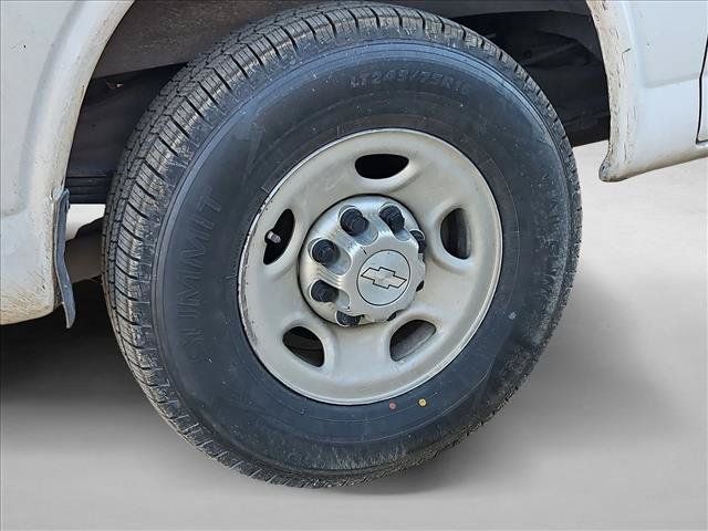 Used 2017 Chevrolet Express 2500 RWD image 16