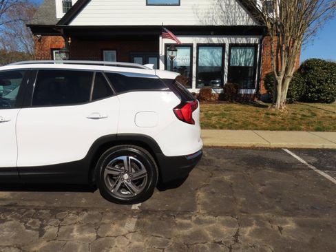 Used 2018 GMC Terrain SLT w/ Infotainment Package II image 4