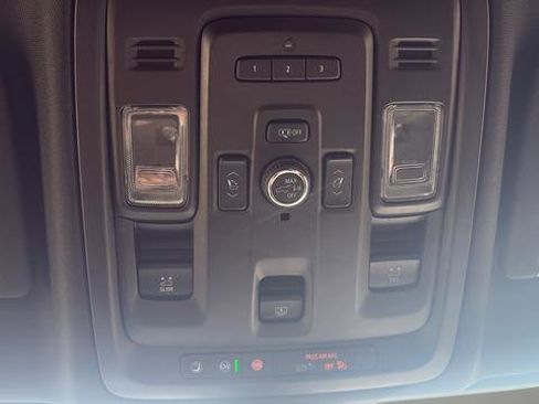 Used 2021 GMC Yukon XL Denali w/ Denali Premium Package AWD/4WD image 34