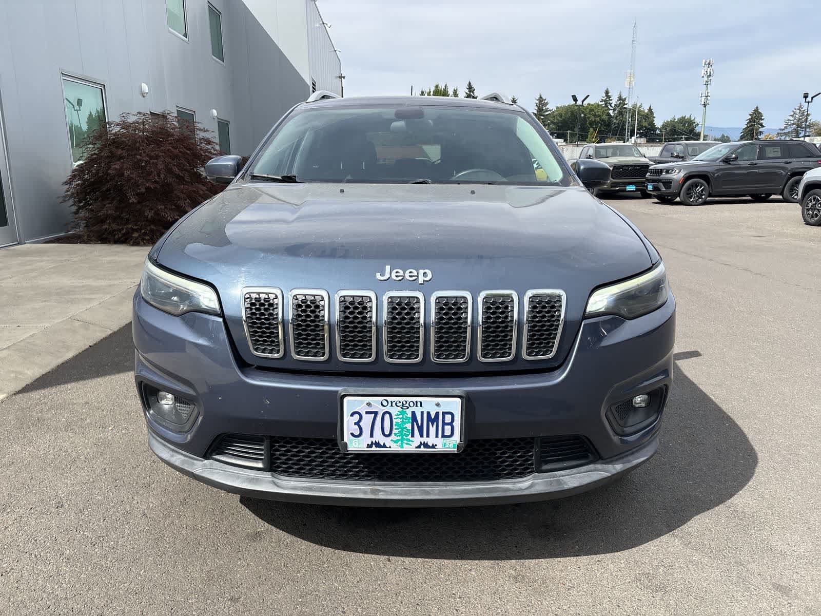 Used 2019 Jeep Cherokee Latitude Plus AWD/4WD image 6
