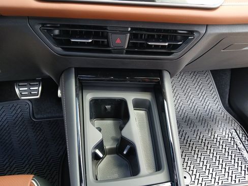 New 2026 Volkswagen Tiguan SEL R-Line AWD/4WD image 19
