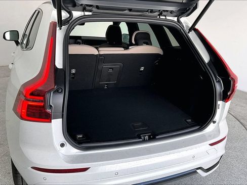 New 2026 Volvo XC60 B5 Core AWD/4WD image 32