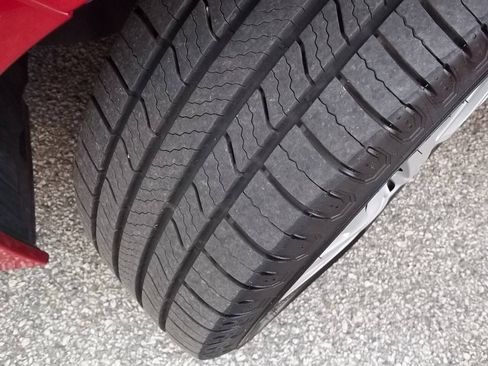 Used 2018 Toyota Corolla LE w/ Carpet Mat Package (TMS) FWD image 8