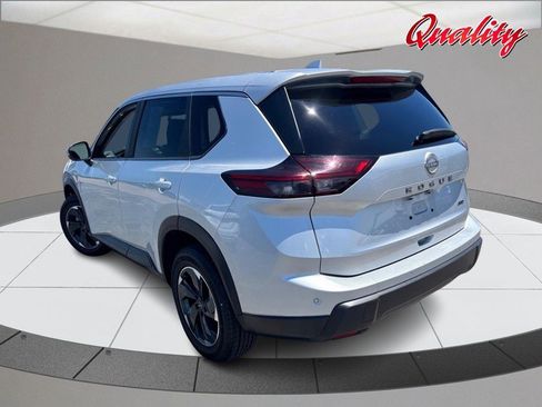 Used 2025 Nissan Rogue SV AWD/4WD image 5
