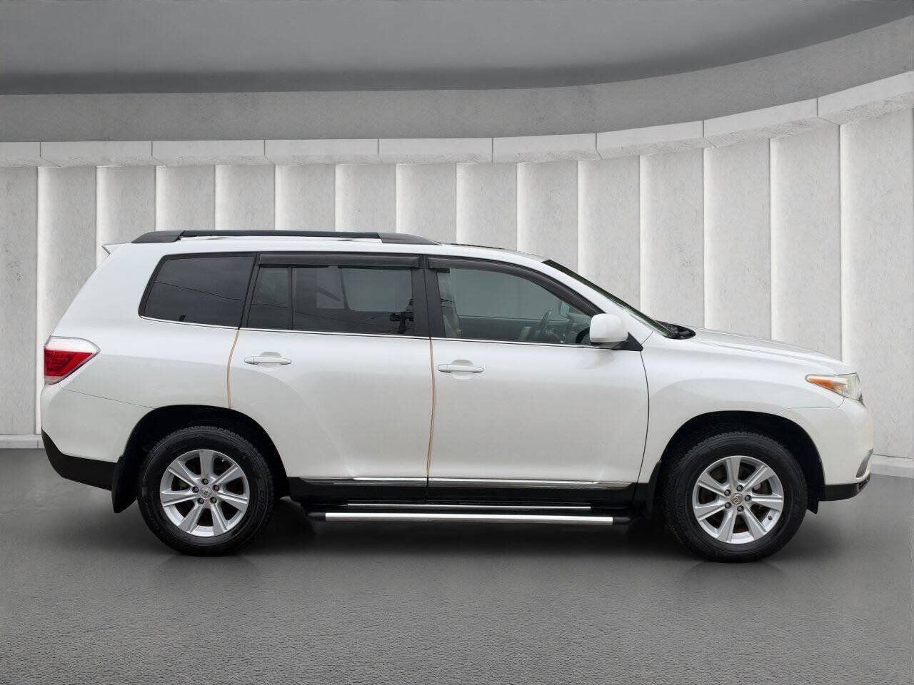 Used 2011 Toyota Highlander SE w/ Tow Pkg AWD/4WD image 6