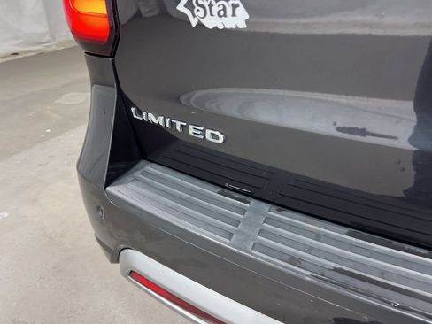 Used 2024 Ford Expedition Limited image 18