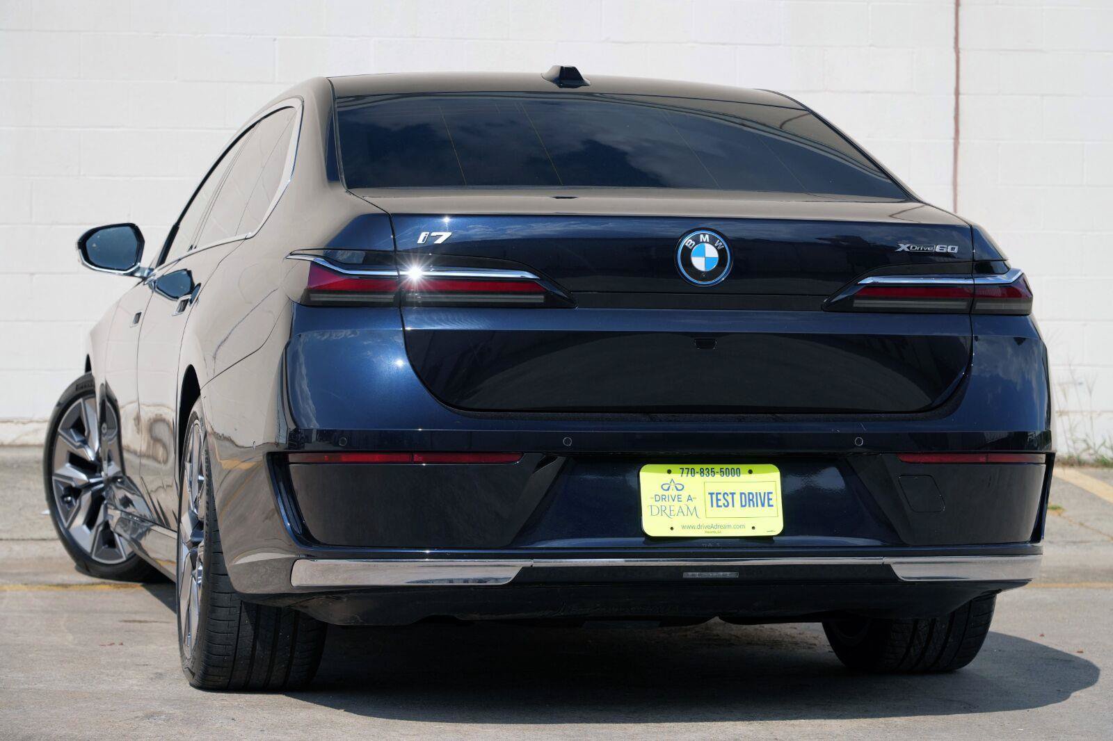 Used 2023 BMW i7 xDrive60 w/ Executive Package 2 AWD/4WD image 6