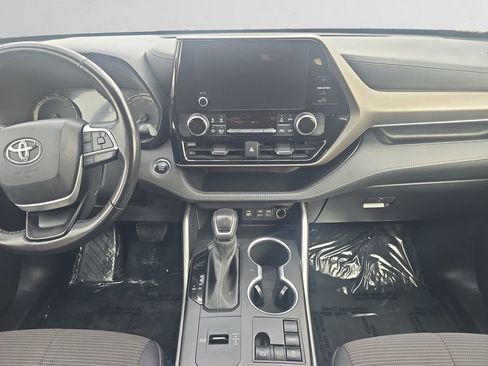 Used 2023 Toyota Highlander LE image 12