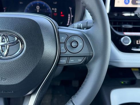 Used 2025 Toyota Corolla SE w/ SE Premium Package image 36