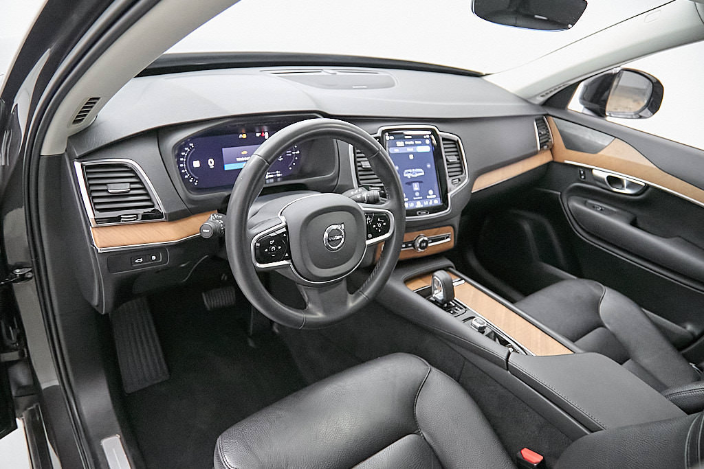 Certified 2023 Volvo XC90 T8 Plus w/ Protection Package AWD/4WD image 12