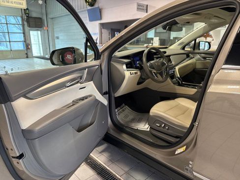 Used 2023 Cadillac XT5 Premium Luxury image 13