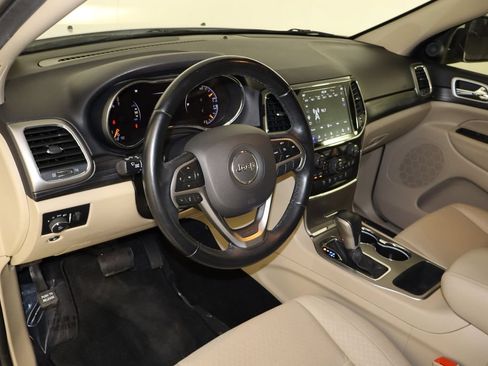 Used 2022 Jeep Grand Cherokee Laredo E RWD image 25