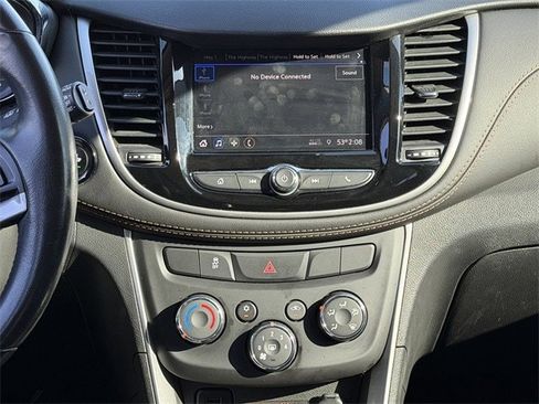Used 2022 Chevrolet Trax LT w/ LT Convenience Package image 16