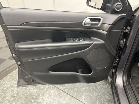 Used 2018 Jeep Grand Cherokee Altitude image 7
