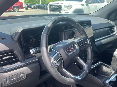 Used 2025 GMC Terrain Elevation w/ Technology Package II FWD image 9