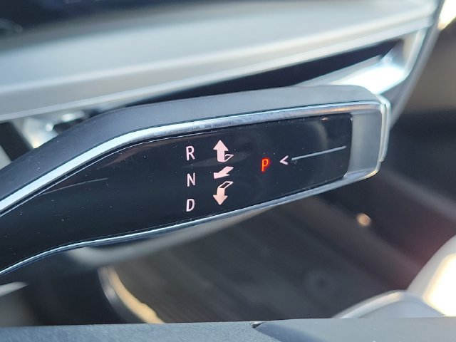 Used 2024 Cadillac Lyriq Luxury AWD/4WD image 29