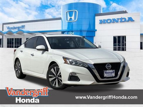 Used 2021 Nissan Altima 2.5 SV w/ SV Premium Package image 1