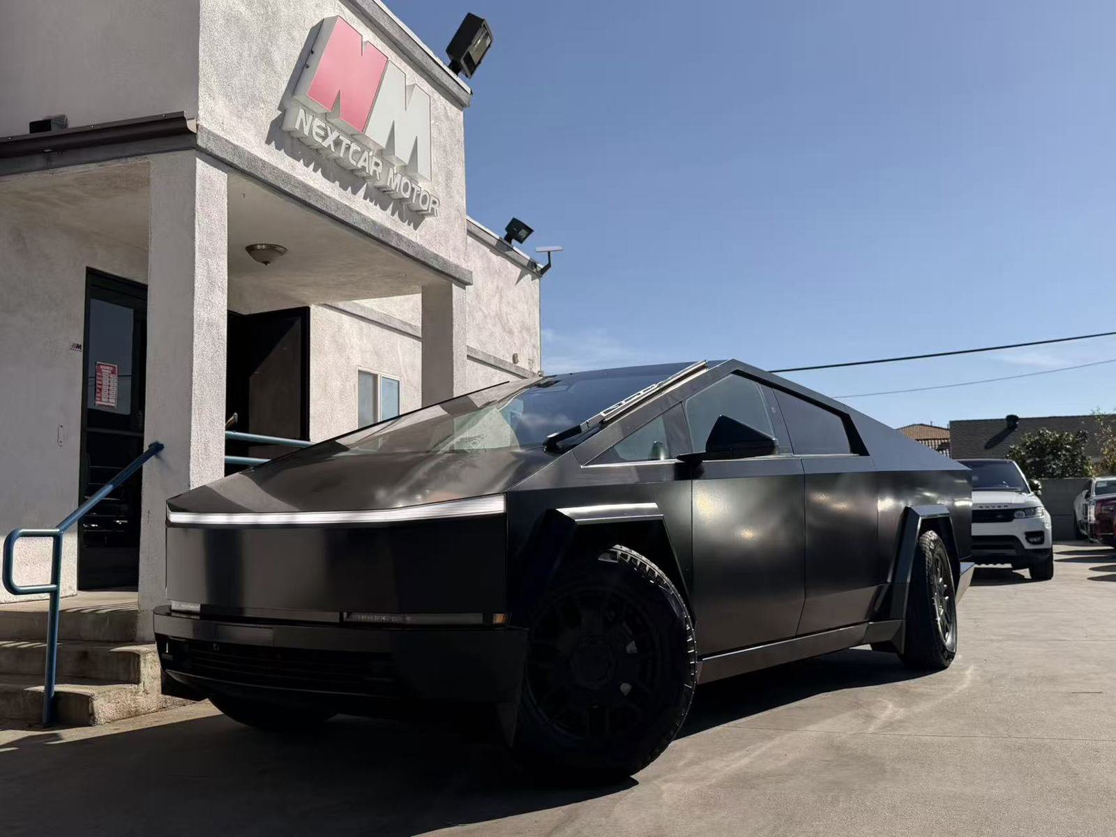 Used 2024 Tesla Cybertruck AWD Crew Cab image 1