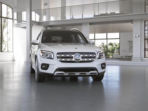 Certified 2022 Mercedes-Benz GLB 250 4MATIC image 9