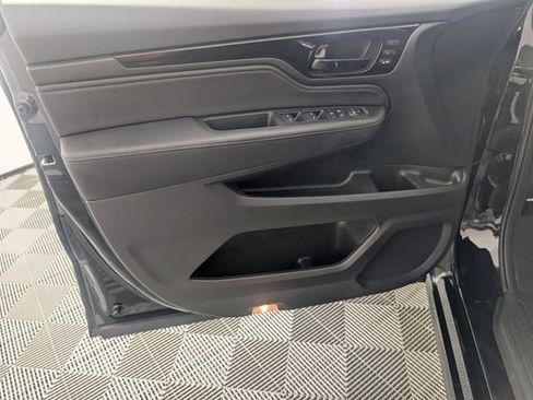 Used 2023 Honda Odyssey Touring image 10