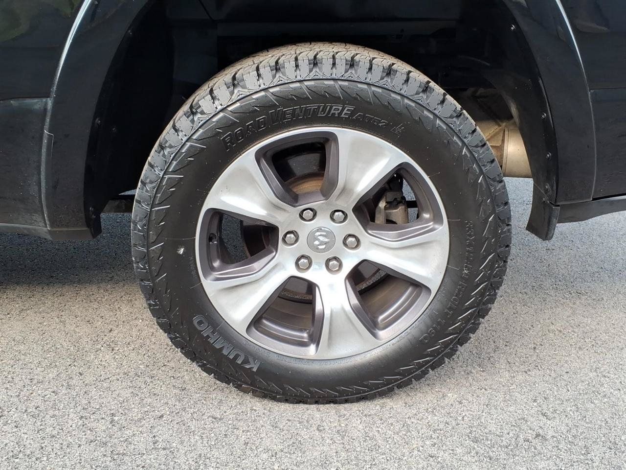 Used 2019 RAM 1500 Laramie AWD/4WD image 5