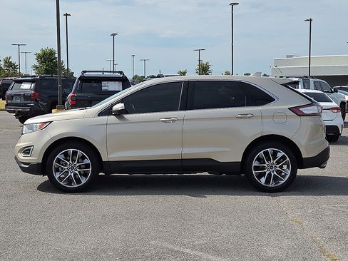 Used 2018 Ford Edge Titanium w/ Technology Package FWD image 3