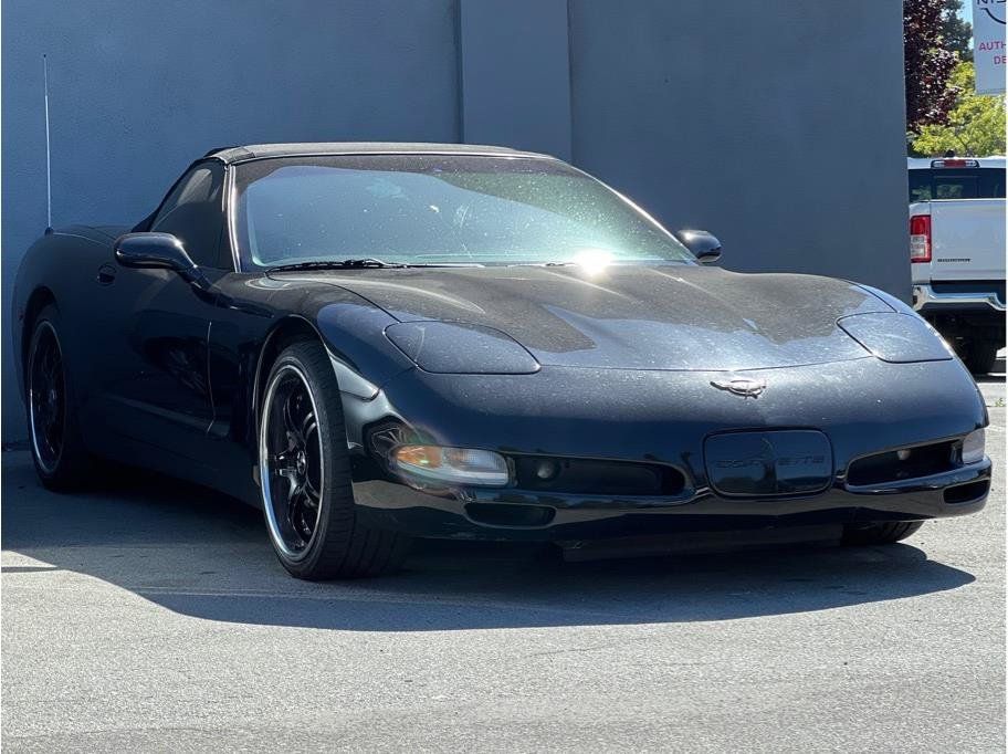 Used 2000 Chevrolet Corvette Convertible w/ Performance Handling Pkg RWD image 2