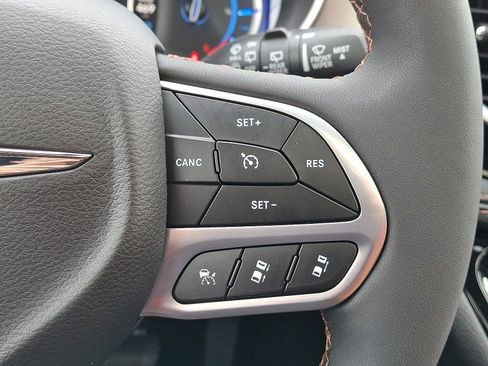 Used 2024 Chrysler Pacifica Pinnacle FWD image 22
