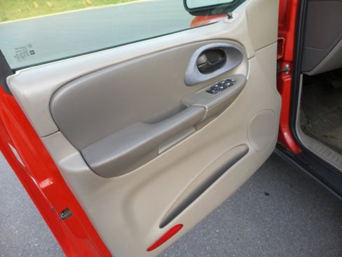 Used 2002 Chevrolet TrailBlazer LS w/ Preferred Equipment Group image 44