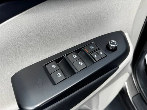 Used 2015 Toyota Highlander Plus AWD/4WD image 29