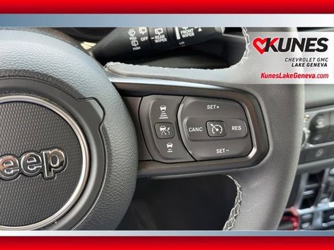 Used 2026 Jeep Wrangler Unlimited Rubicon AWD/4WD image 42