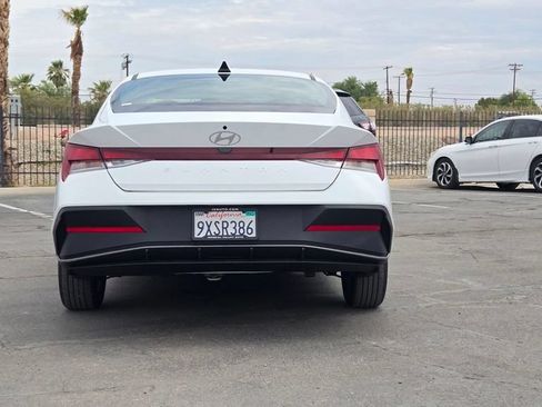 Used 2026 Hyundai Elantra SE w/ Cargo Package FWD image 5