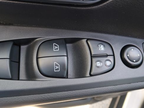 Used 2023 Nissan Kicks SV FWD image 28
