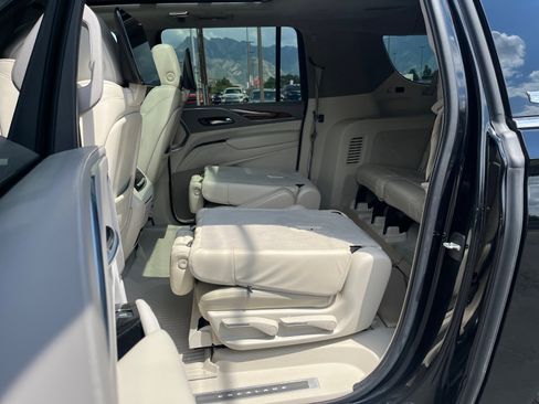 Used 2021 Cadillac Escalade ESV Premium Luxury Platinum w/ Heavy-Duty Trailer Package AWD/4WD image 25