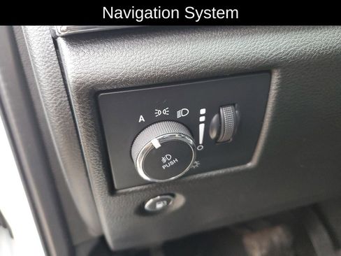 Used 2022 Jeep Grand Cherokee Limited w/ Luxury Group II image 9