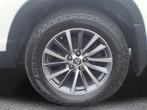 Used 2019 Toyota Highlander XLE AWD/4WD image 11