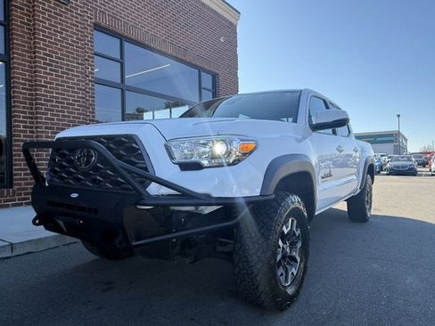 Used 2020 Toyota Tacoma TRD Off-Road image 10