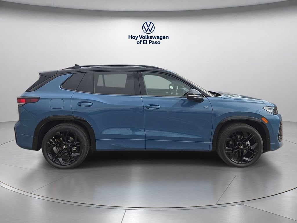 New 2026 Volkswagen Tiguan SE R-Line FWD image 2