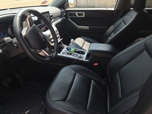 Used 2023 Ford Explorer XLT w/ Equipment Group 202A AWD/4WD image 24