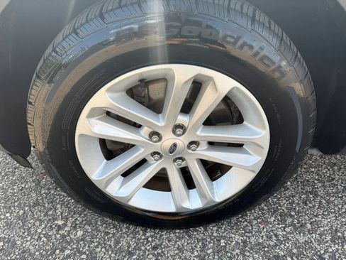 Used 2014 Ford Explorer XLT AWD/4WD image 17